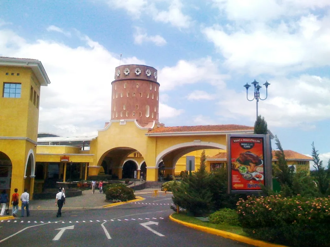 El Centro Comercial Paseo de las Flores es el destino perfecto para llevar su emprendimiento al siguiente nivel. Su impresionante tamaño, variada oferta y compromiso ambiental, ..., photo 2