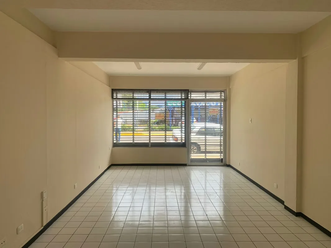 Excelente ubicación en planta baja, ideal para emprender o expandir su negocio.