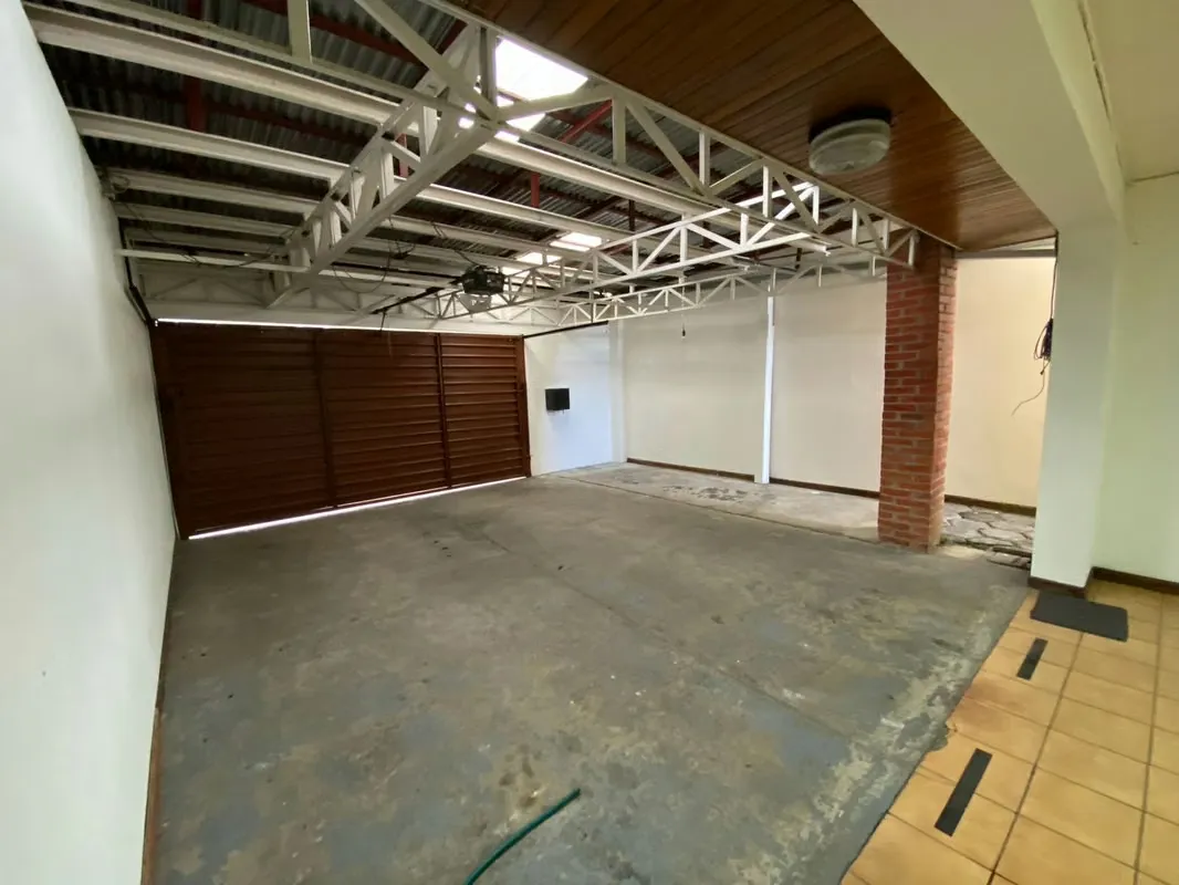 This property with mixed soil use in Granadilla de Curridabat represents a versatile solution for commercial or professional activities, with a construction of 715 square meters on a ..., photo 5