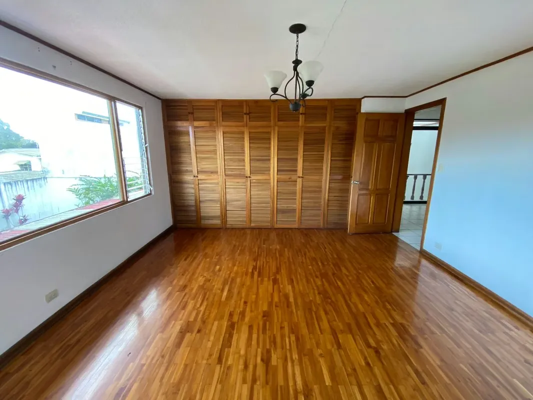 This property with mixed soil use in Granadilla de Curridabat represents a versatile solution for commercial or professional activities, with a construction of 715 square meters on a ..., photo 9