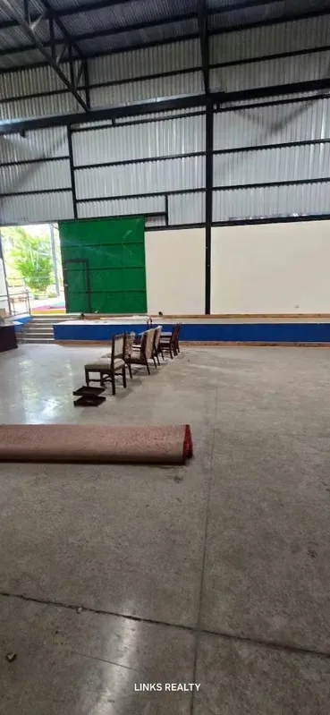 Bodega / local in excellent physical conditions, located a few blocks from the center of Heredia, with institutional aptitude, call center, educational, sports or simply as a dry ...