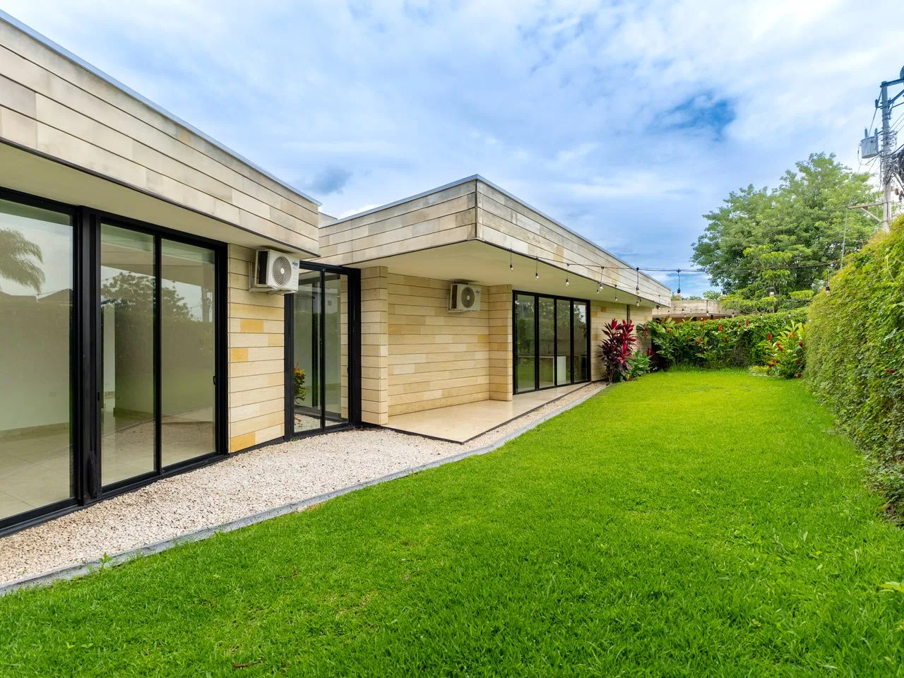 VENTA DE CASA EN VALLE DEL SOL DE UN NIVEL