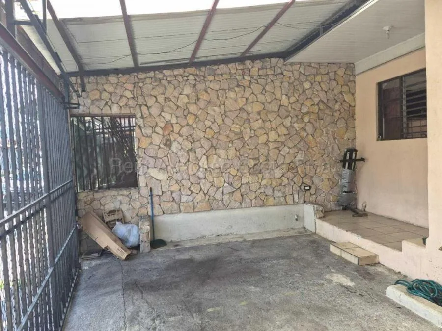 Amplia casa de 1 nivel con 4 habitaciones, patio techado y parqueo para 2 vehículos #26-1694 GS - Venta en Goicoechea, photo 8