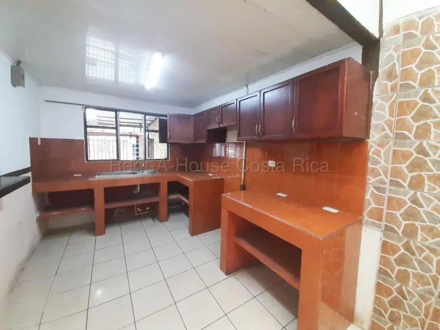 Amplia casa de 1 nivel con 4 habitaciones, patio techado y parqueo para 2 vehículos #26-1694 GS - Venta en Goicoechea, photo 10