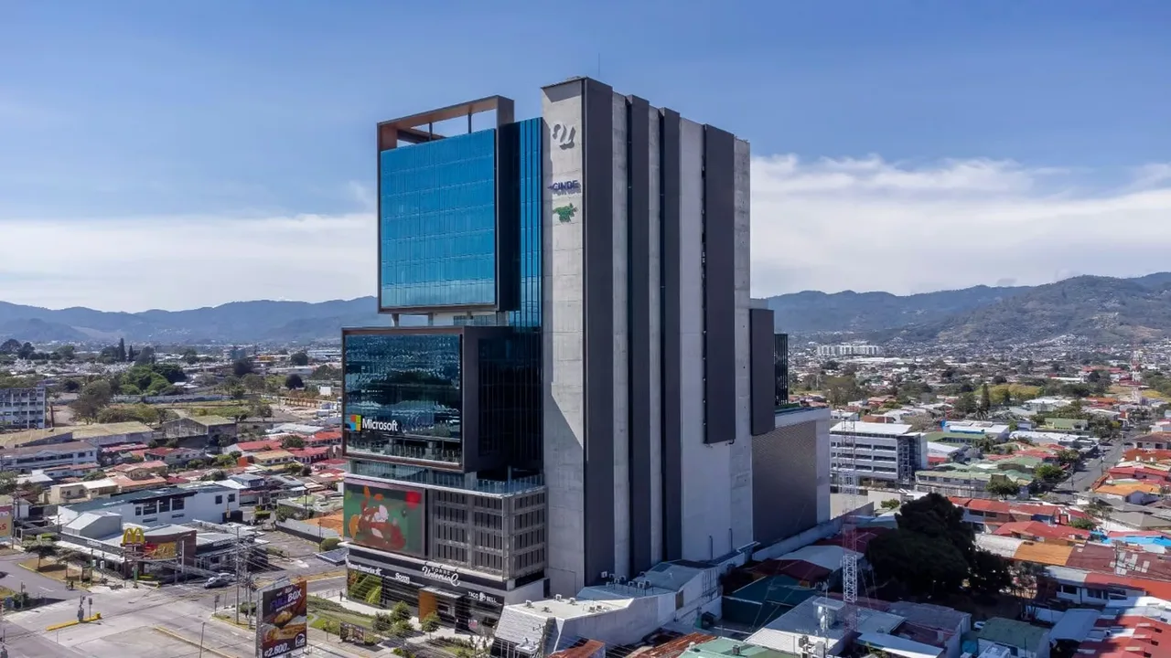 OFICINA EN TORRE UNIVERSAL | LA SABANA | CLASE A+