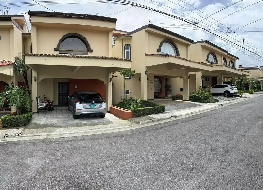VENTA DE CASA EN CONDOMINIO EN EL CARMEN, GOICOECHEA, SAN JOSÉ.