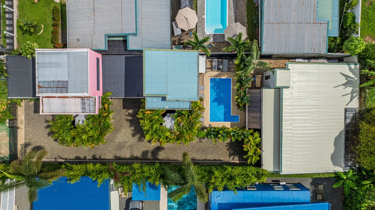 DALEESE HOTEL COMMERCIAL PROPERTY WITH SEVENTH BEDROOMS, IN UVITA CENTER – 0.16 ACRES, photo 2