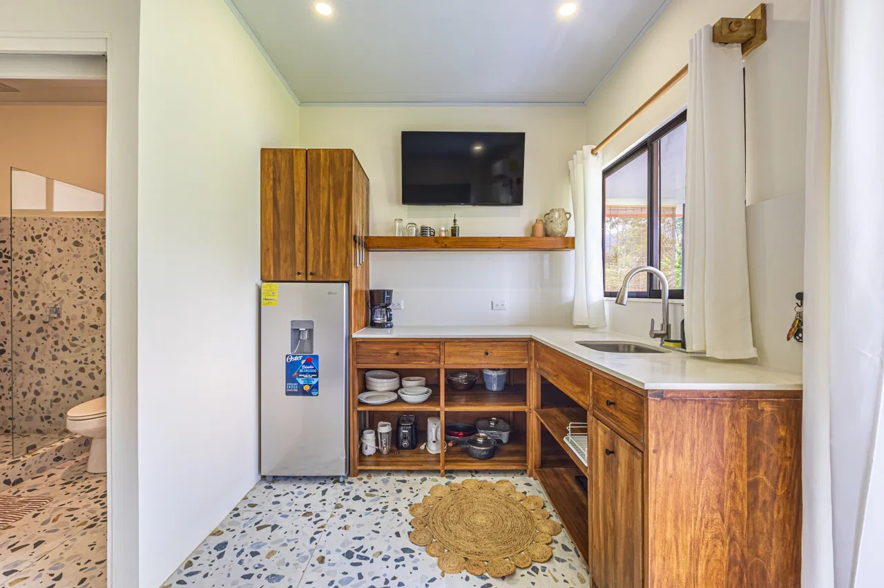 DALEESE HOTEL COMMERCIAL PROPERTY WITH SEVENTH BEDROOMS, IN UVITA CENTER – 0.16 ACRES, photo 18