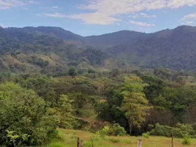 El Balcón del Pacífico: Un Refugio entre Montaña y Mar