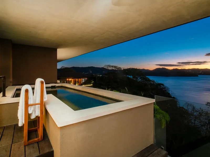 2 Bed Condo For Sale in Hermosa, photo 2