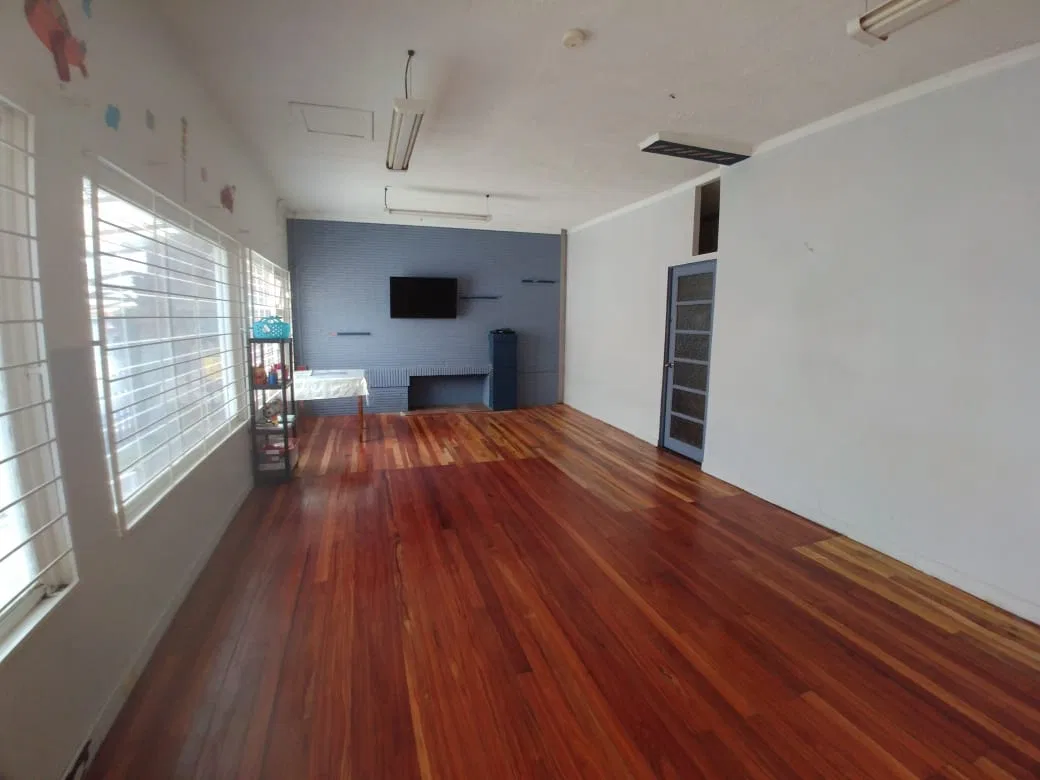 Casa Comercial cerca de la corte de San José