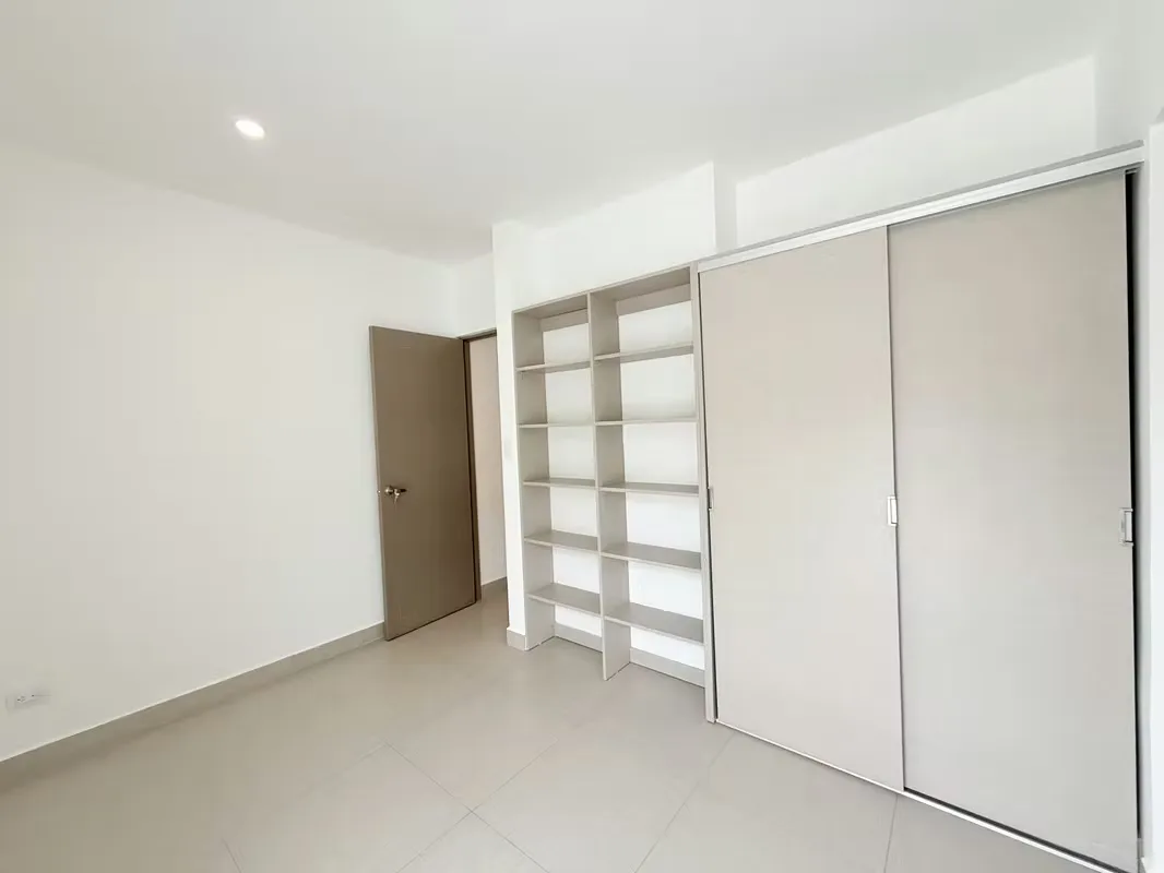 Alquiler casa 2 habitaciones C/baño privado jardín 2 parqueos techados, photo 13