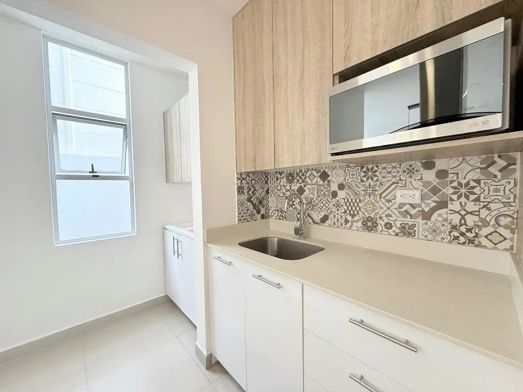 Alquiler casa 2 habitaciones C/baño privado jardín 2 parqueos techados, photo 4