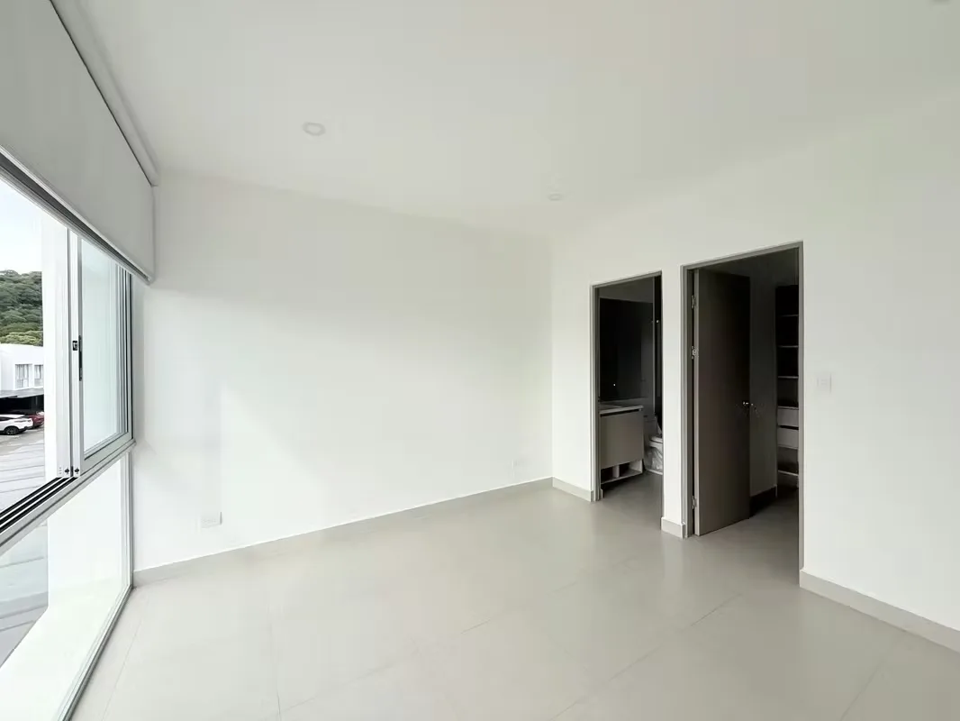 Alquiler casa 2 habitaciones C/baño privado jardín 2 parqueos techados, photo 9