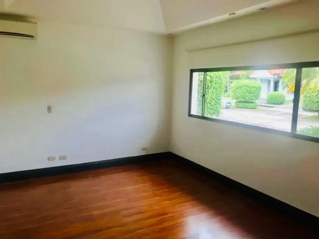We invite you to discover an exceptional residence located in one of the most prestigious condominiums in Pozos de Santa Ana. This ..., photo 13