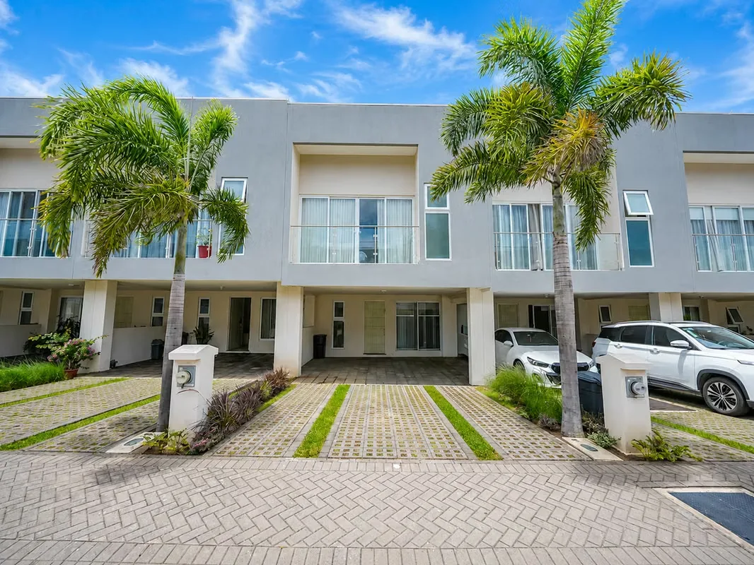 Casa en alquiler ubicada en Condominio Source Living, en Guachipelín de Escazú, una zona estratégica, ...