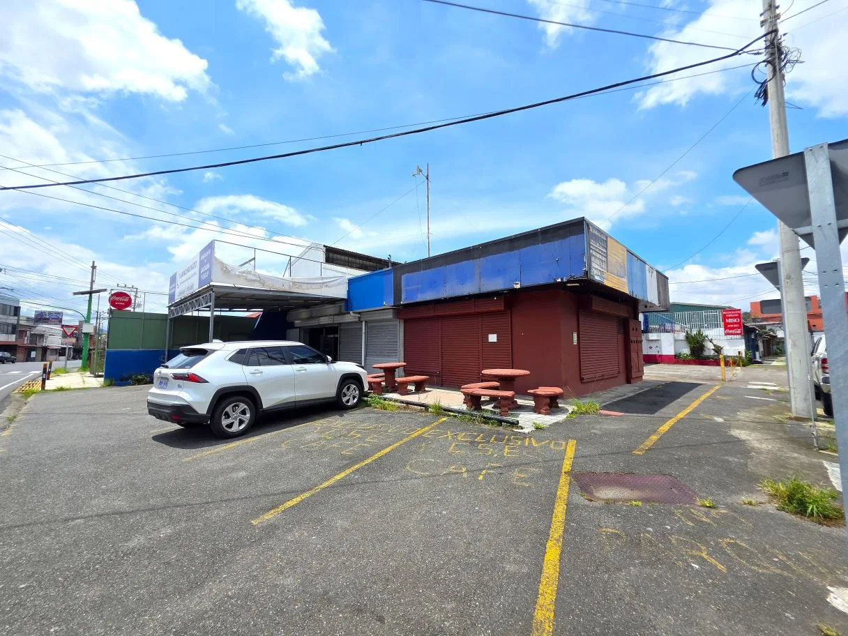 Corner Commercial Property in front of FEMSA, Calle Blancos: 2510 Sq. Ft. Lot, Dual Street Frontage and On-Site Parking, photo 2