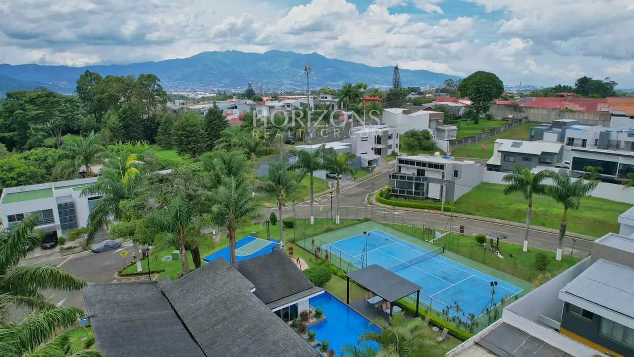 Área del terreno: 240 m² – Frente: 14,62 m – Fondo: 15,83 m y 15,93 m – Lote plano – Construcción libre – Frente a área verde común (sin ..., photo 12