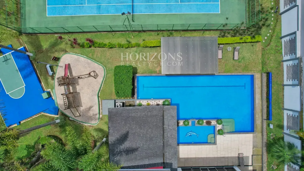 Área del terreno: 240 m² – Frente: 14,62 m – Fondo: 15,83 m y 15,93 m – Lote plano – Construcción libre – Frente a área verde común (sin ..., photo 7