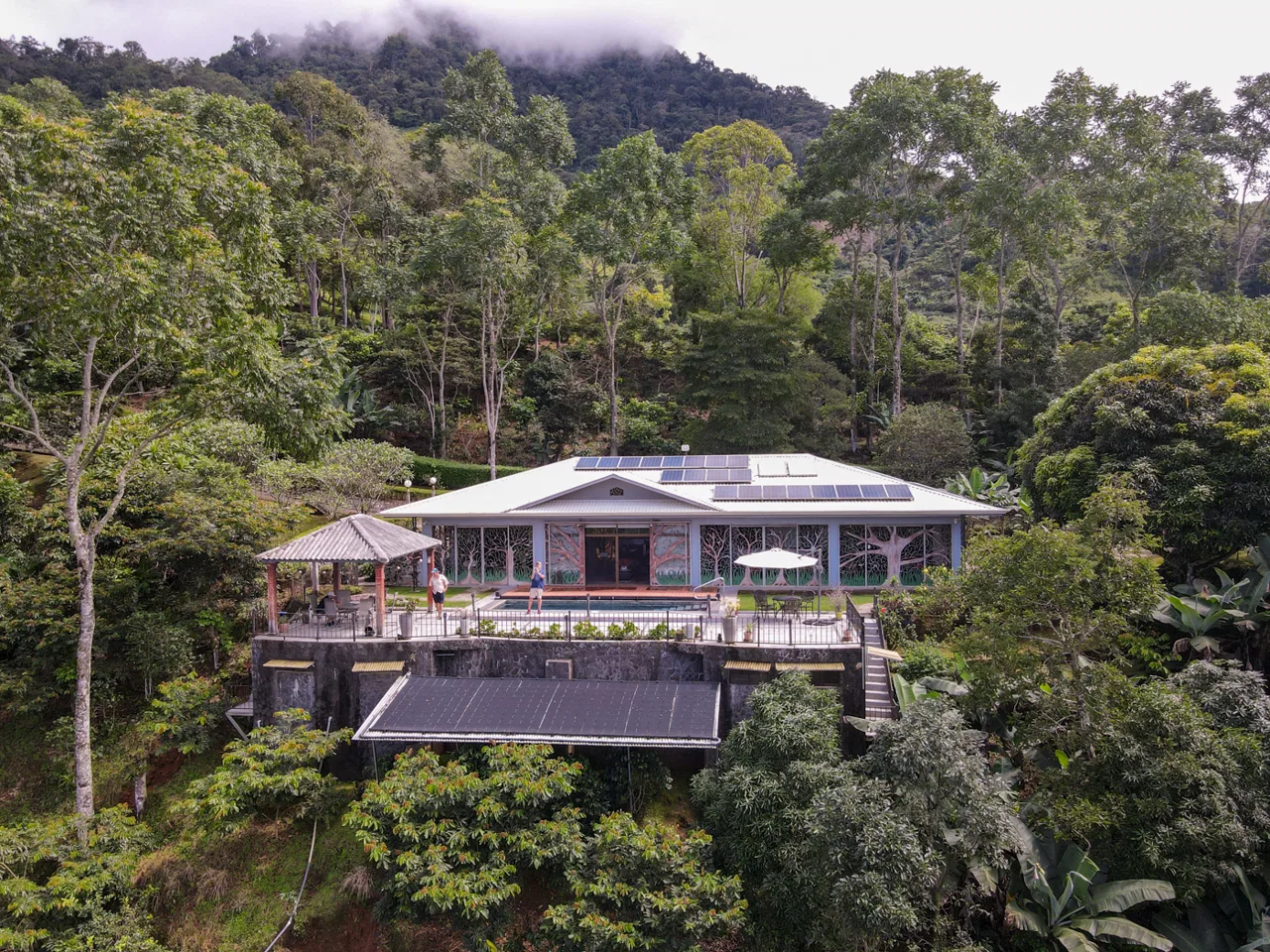 Santuario de San Jerónimo: una impresionante finca lujosa de 10 acres con residencias dobles