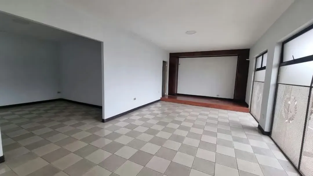 Se alquila amplio local comercial en Barrio Don Bosco, una zona estratégica, segura y de alto tránsito vehicular, ideal para ..., photo 2