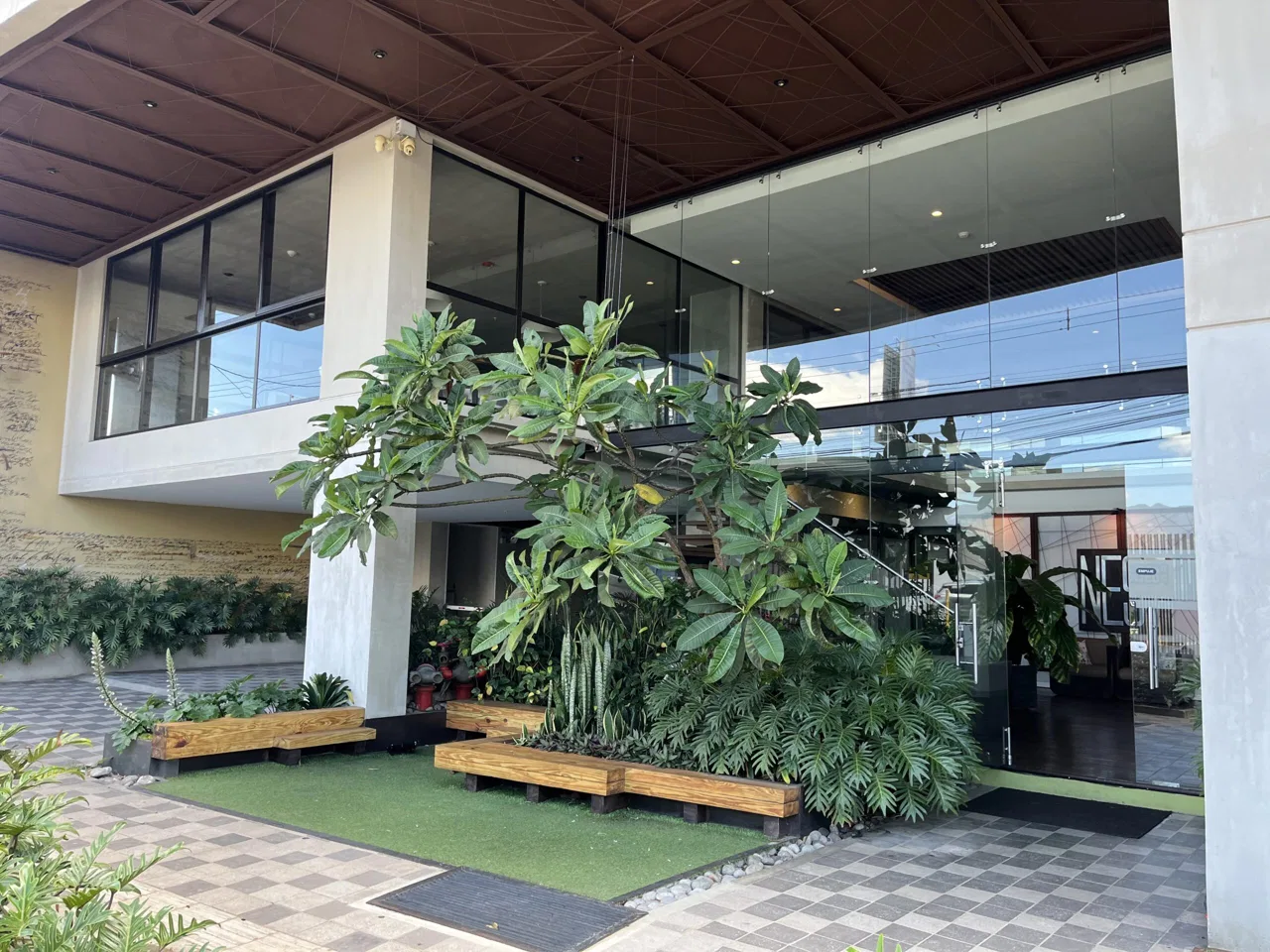 Hermoso apartamento en venta en Condominio Nest Curridabat, con extraordinaria ubicación rodeada de una variada gama de comercios, restaurantes, cafeterías y servicios ...