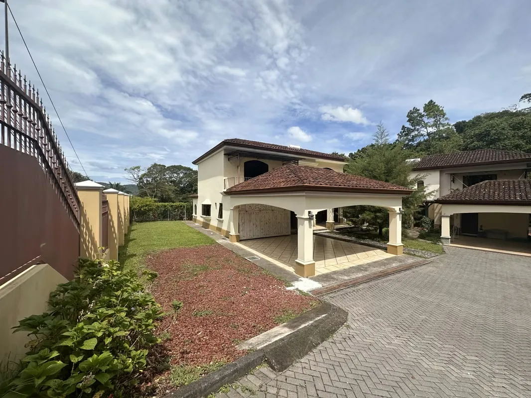 Puede contactarme directamente al . Ivonne Montero asesora inmobiliaria Rent a House