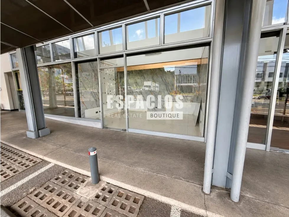Local comercial de 15 m², ubicado sobre una calle de alto tránsito en Escazú, con excelente ...