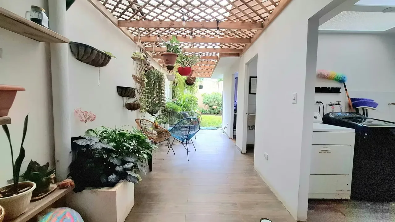 Tiene sala,comedor y cocina concepto abierto. Conectan con una amplia terraza que a su vez da al ..., photo 7