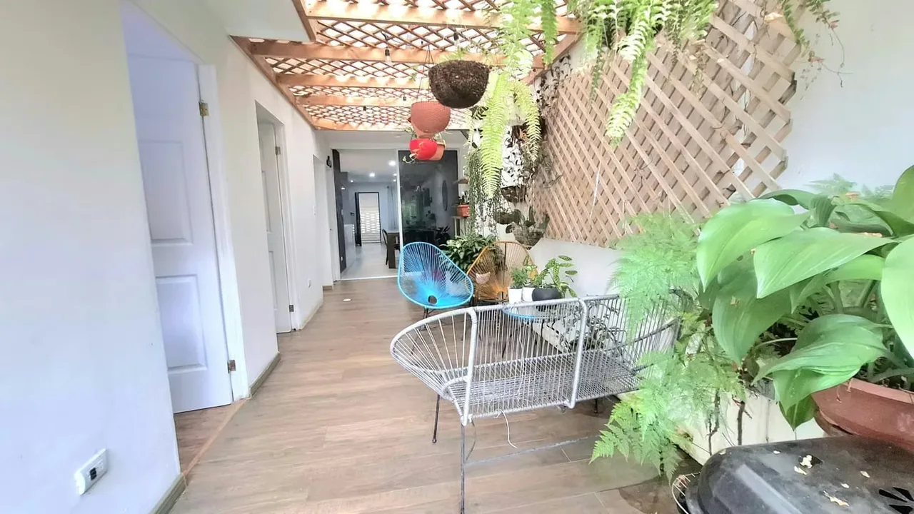 Tiene sala,comedor y cocina concepto abierto. Conectan con una amplia terraza que a su vez da al ..., photo 8