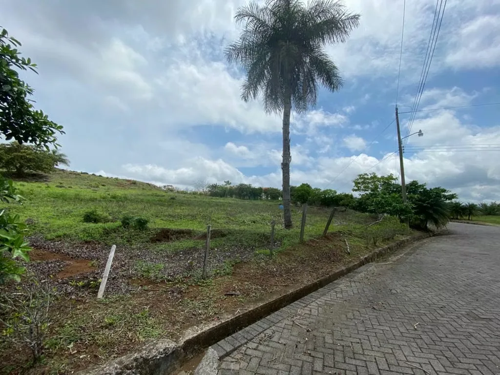 MA Asesorías Vende amplio terreno en residencial ubicado entre Atenas y Orotina. con descuentos espectaculares.