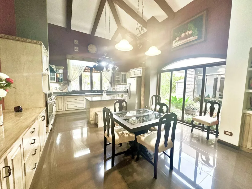 Se vende amplia casa de 653m2 que se distribuye de la siguiente manera: un recibidor que da una vista del área de sala y comedor. A mano izquierda del recibidor se encuentra el espacio ..., photo 12