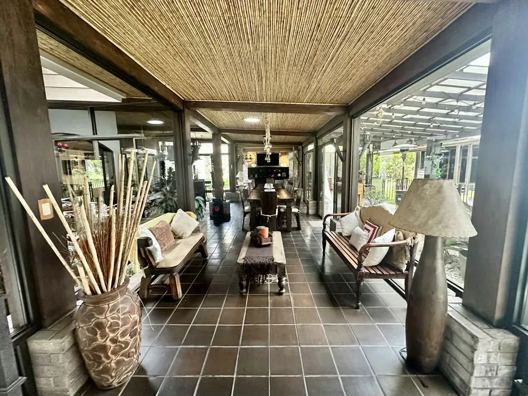 Se vende amplia casa de 653m2 que se distribuye de la siguiente manera: un recibidor que da una vista del área de sala y comedor. A mano izquierda del recibidor se encuentra el espacio ..., photo 4