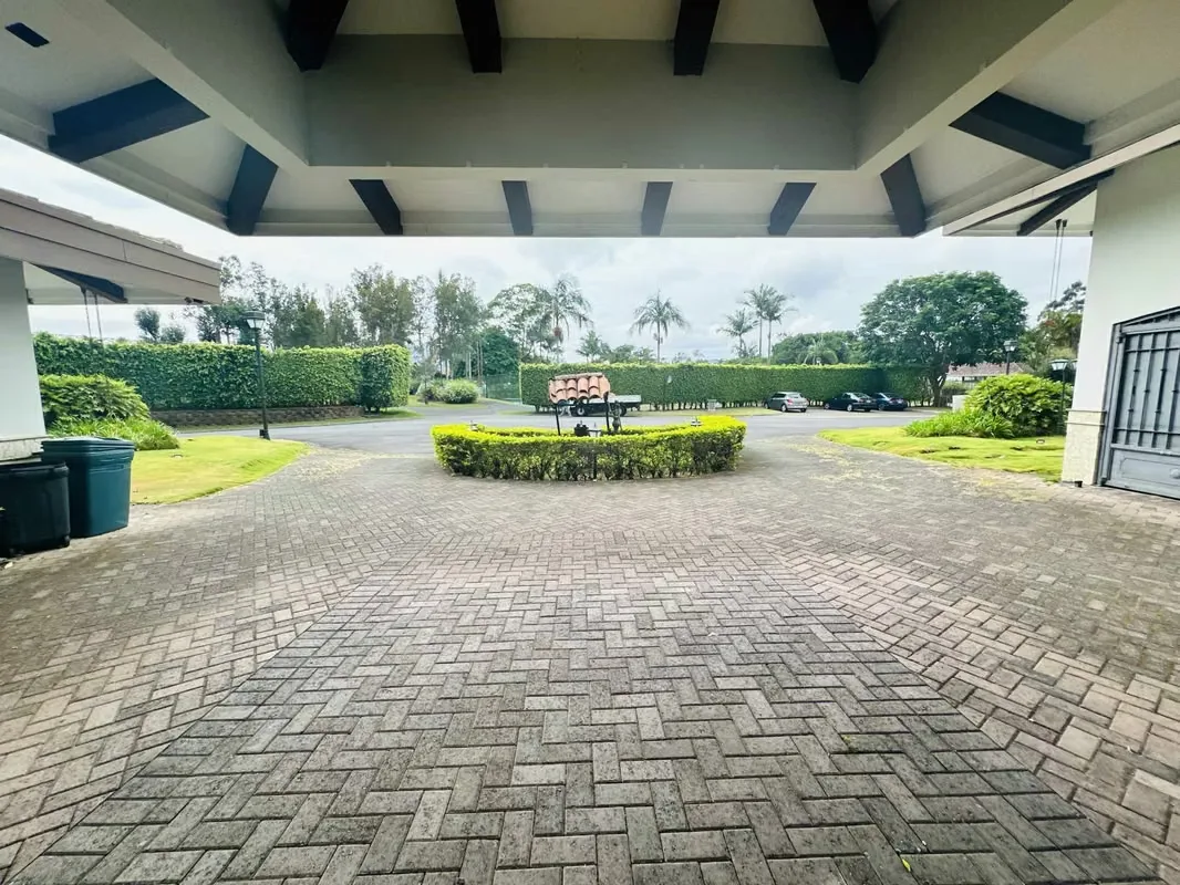 Se vende amplia casa de 653m2 que se distribuye de la siguiente manera: un recibidor que da una vista del área de sala y comedor. A mano izquierda del recibidor se encuentra el espacio ..., photo 6