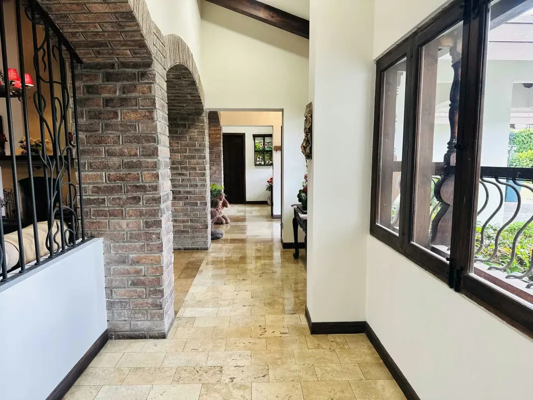 Se vende amplia casa de 653m2 que se distribuye de la siguiente manera: un recibidor que da una vista del área de sala y comedor. A mano izquierda del recibidor se encuentra el espacio ..., photo 8