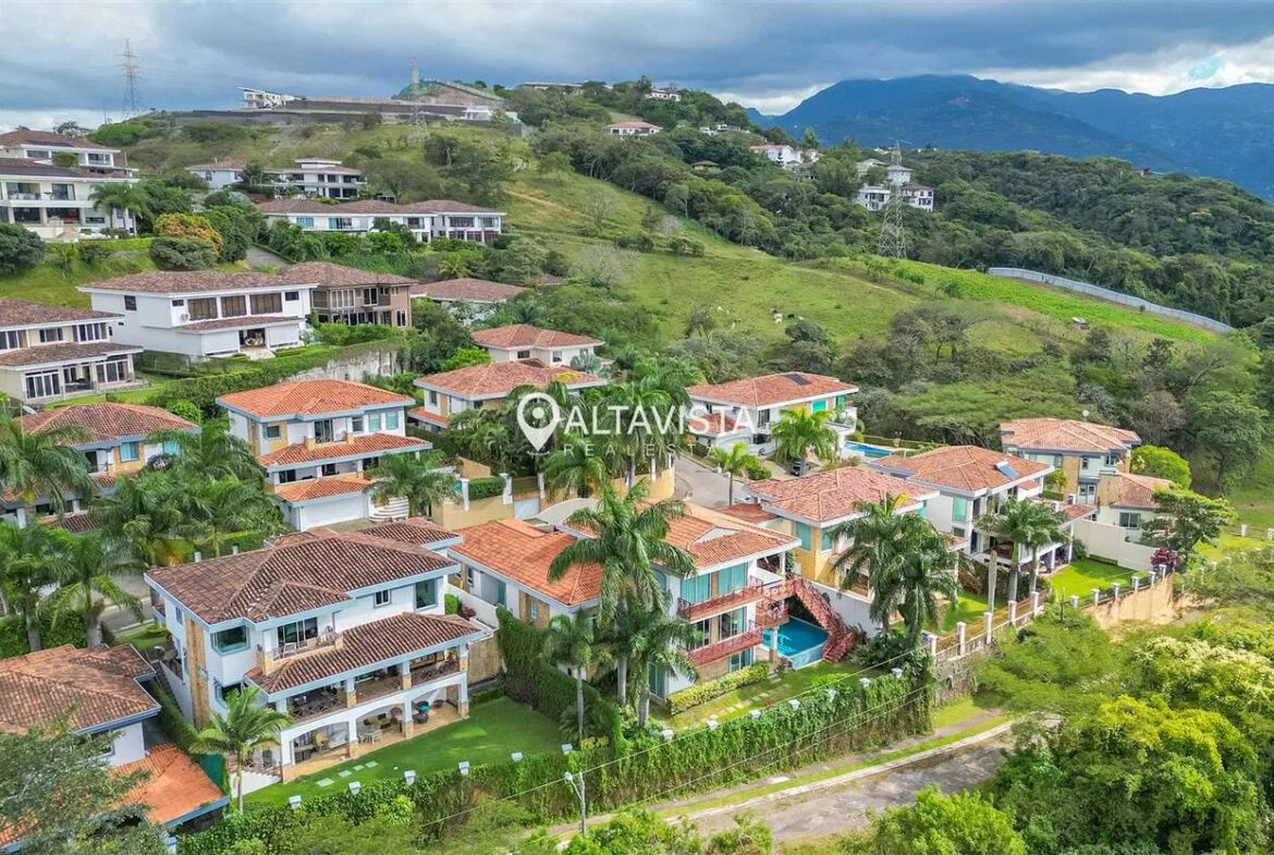 Lote en Condominio Puerta del Sol, Escazú