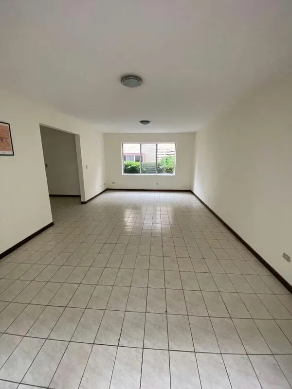 Alquiler de espaciosa y cómoda casa en complejo ubicado en San Rafael de Escazú