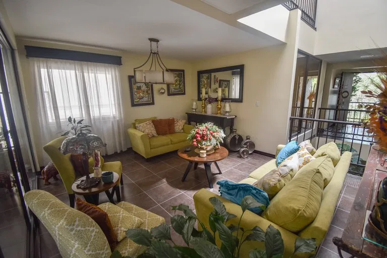 Casa de 3 Habitaciones + Oficina en Condominio Francosta: House For Rent in Barreal de Heredia