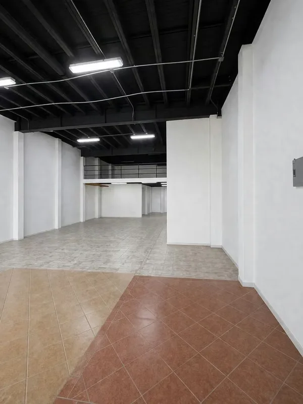 Description: Commercial space with mezzanine, visible from Route 27, photo 10