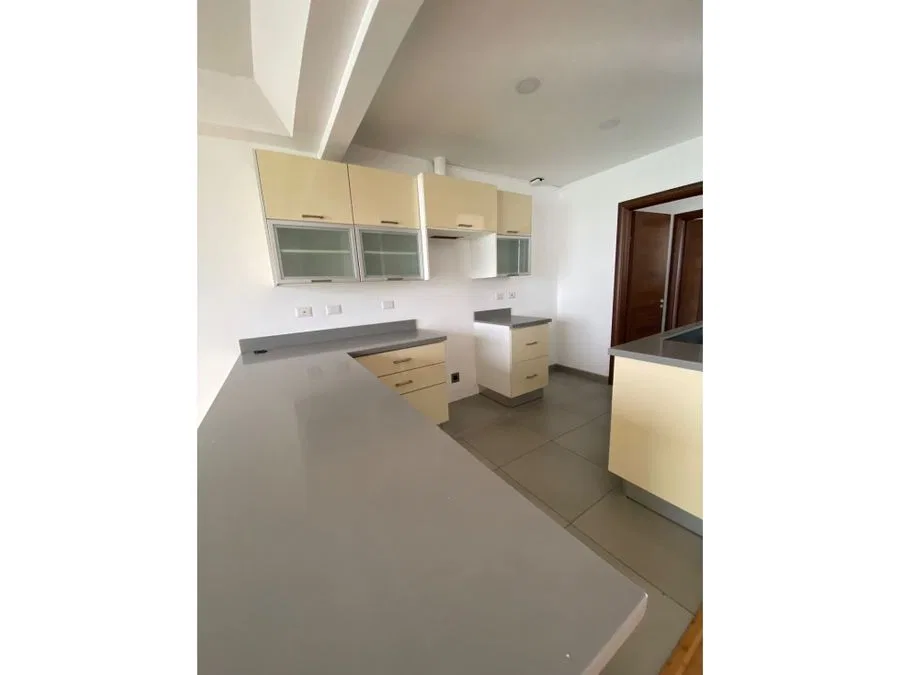 CASA EN ESCAZU, BELLO HORIZONTE, COD. RA