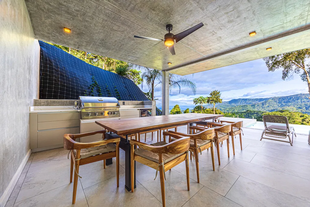PANORAMIC WHALE’S TAIL VIEW HOUSE & GUEST HOUSE WITH POOL AND RIVER FRONTAGE – 4.9 ACRES, photo 11