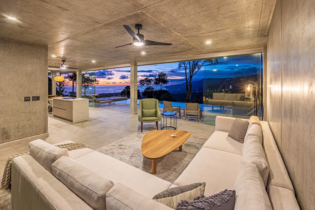 PANORAMIC WHALE’S TAIL VIEW HOUSE & GUEST HOUSE WITH POOL AND RIVER FRONTAGE – 4.9 ACRES, photo 12