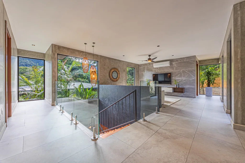 PANORAMIC WHALE’S TAIL VIEW HOUSE & GUEST HOUSE WITH POOL AND RIVER FRONTAGE – 4.9 ACRES, photo 23