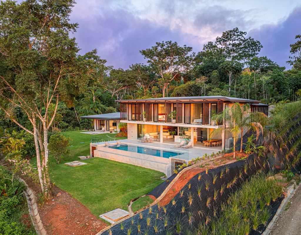 PANORAMIC WHALE’S TAIL VIEW HOUSE & GUEST HOUSE WITH POOL AND RIVER FRONTAGE – 4.9 ACRES, photo 6