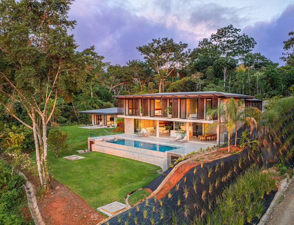 PANORAMIC WHALE’S TAIL VIEW HOUSE & GUEST HOUSE WITH POOL AND RIVER FRONTAGE – 4.9 ACRES, photo 7