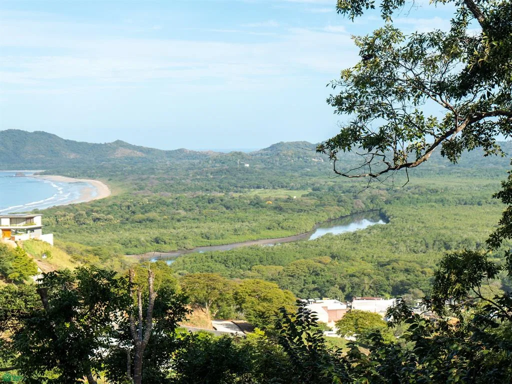 Terreno Residencial Premium con Vista al Mar en Tamarindo | Vida de Lujo en Senderos