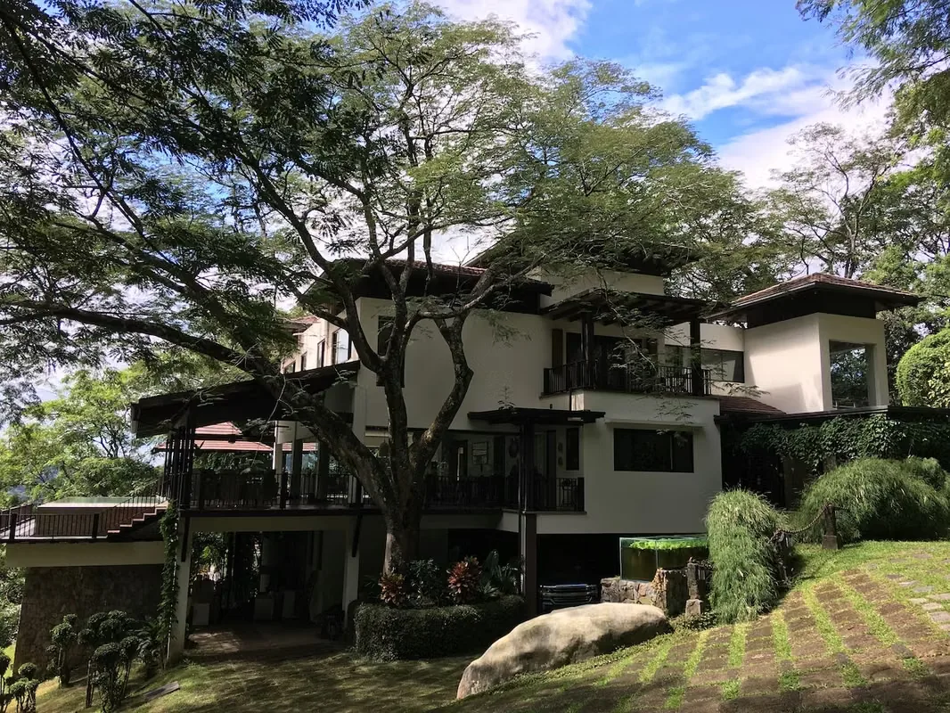 HOUSE FOR SALE IN CONDOMINIUM IN POZOS-SANTA ANA