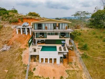 Casa con vista al mar