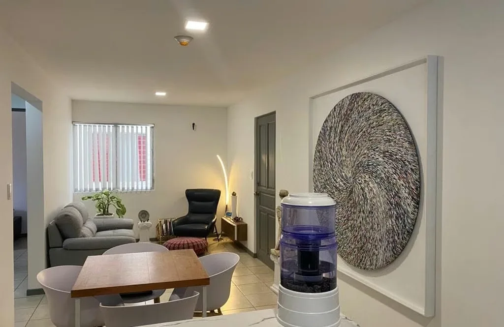 Viva con estilo y confort en este apartamento de 2 habitaciones con parqueo propio.