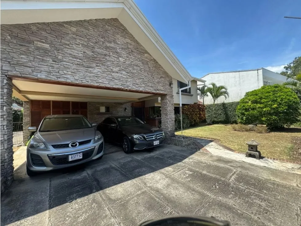 Alquiler y venta casa independiente en Los Laureles